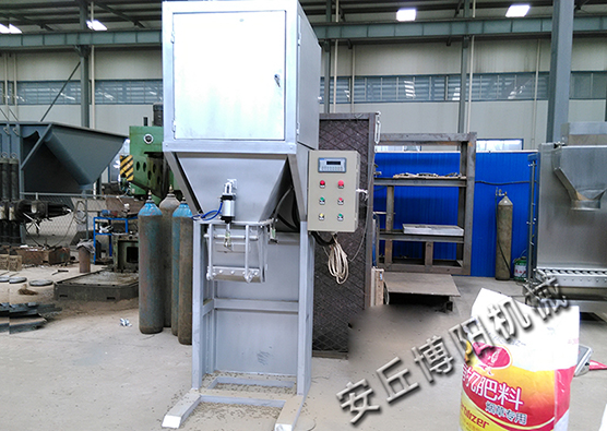饲料自动包装机具体是怎么完成工作的