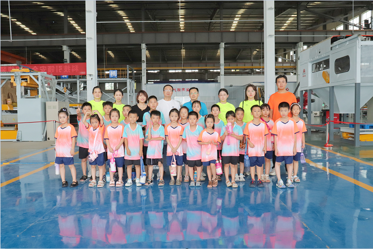 安丘市妇幼保健院“卓悦少年领袖心智天赋营”小学员到博阳机械游学参观